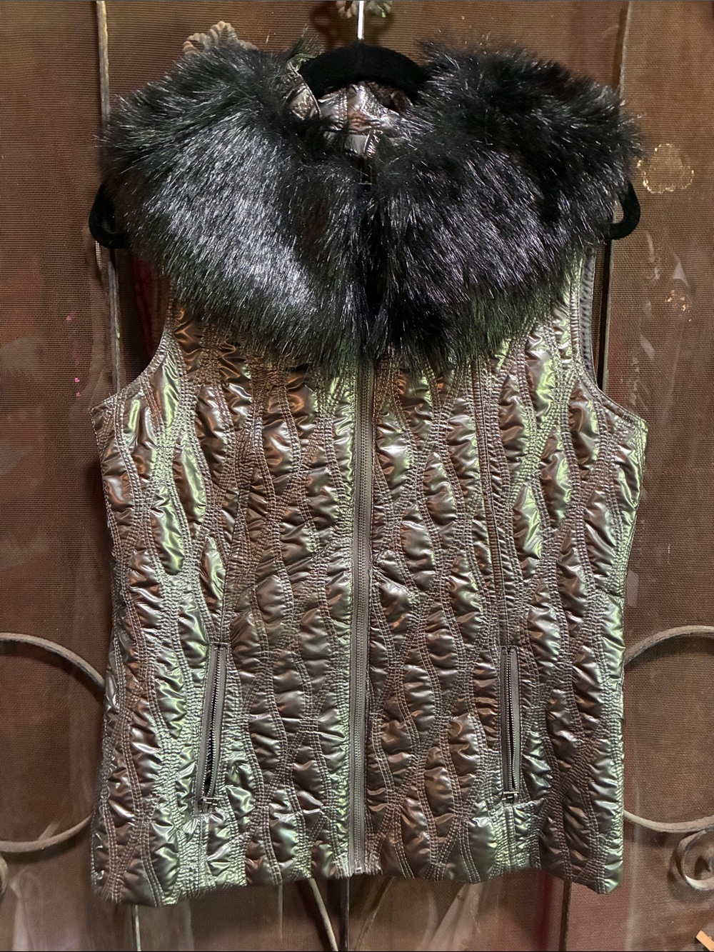 Metallic Quilted Puffer Vest with Faux Fur Collar — Women's Silver
